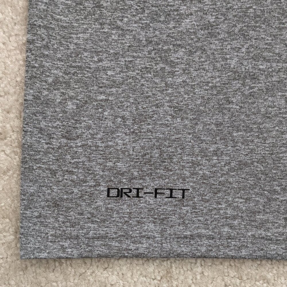Nike Dri-Fit gray t-shirt - Picture 4 of 8